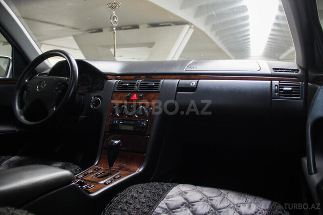 Mercedes E 200 2001, 230,000 km - 2.0 л - Bakı