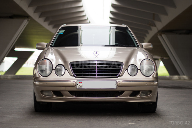 Mercedes E 200 2001, 230,000 km - 2.0 л - Bakı