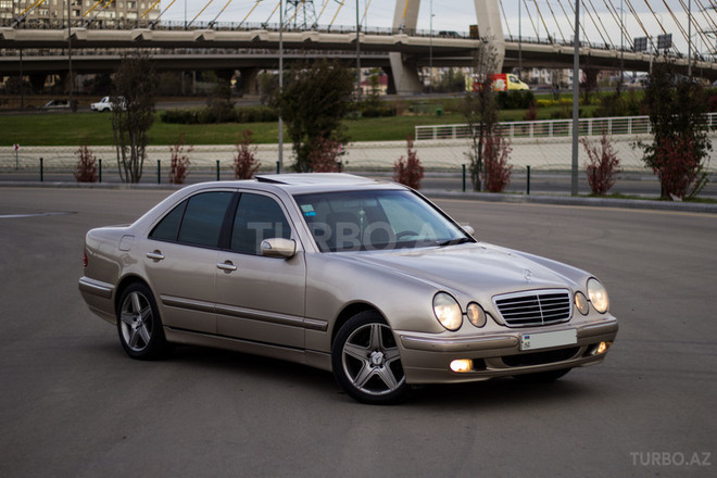 Mercedes E 200 2001, 230,000 km - 2.0 л - Bakı