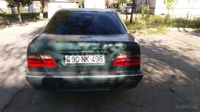 Mercedes E 220 1999, 350,000 km - 2.2 л - Sumqayıt
