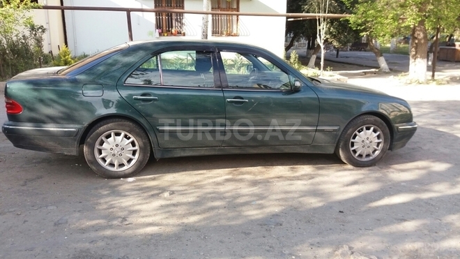 Mercedes E 220 1999, 350,000 km - 2.2 л - Sumqayıt