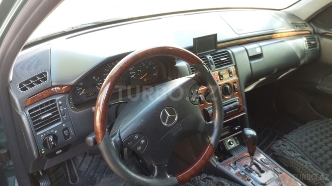 Mercedes E 220 1999, 350,000 km - 2.2 л - Sumqayıt
