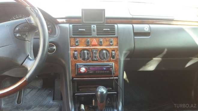 Mercedes E 220 1999, 350,000 km - 2.2 л - Sumqayıt