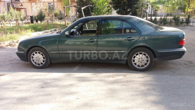 Mercedes E 220 1999, 350,000 km - 2.2 л - Sumqayıt