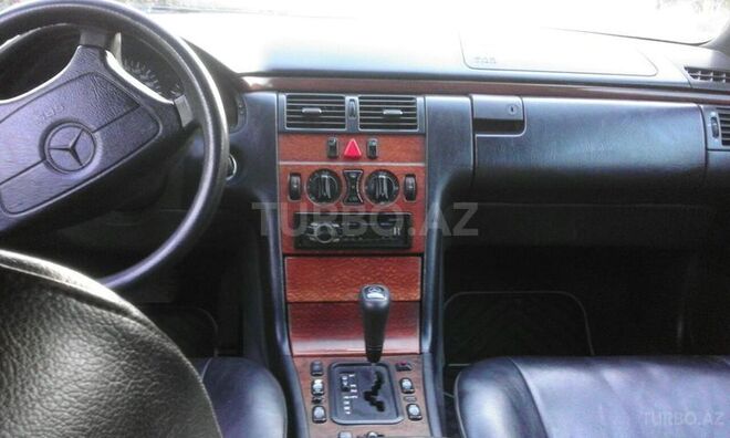 Mercedes E 230 1997, 12,000 km - 2.3 l - Bərdə
