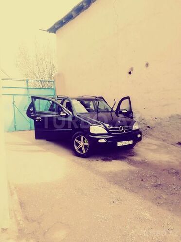 Mercedes ML 270 2004, 330,000 km - 2.7 l - Naxçıvan