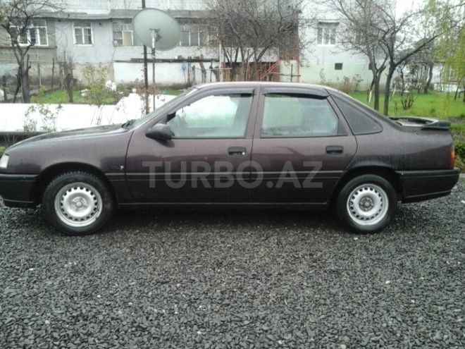 Opel Vectra 1992, 10,000 km - 1.6 l - Qax
