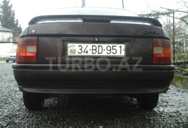 Opel Vectra 1992, 10,000 km - 1.6 l - Qax