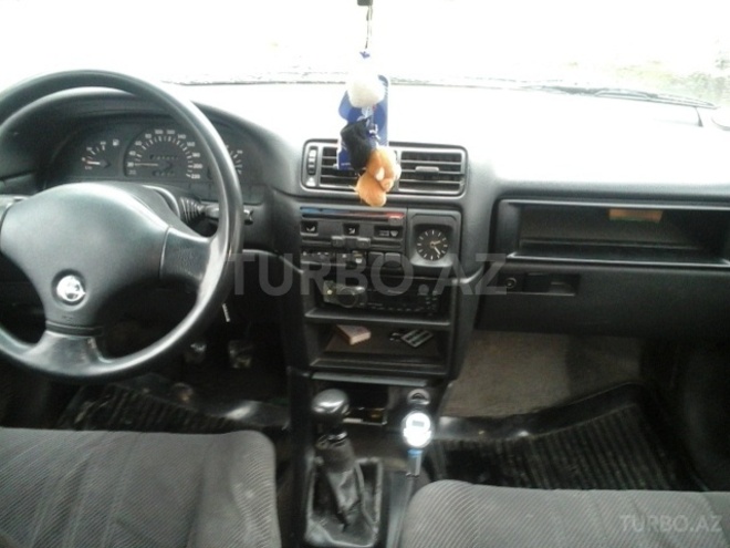 Opel Vectra 1992, 10,000 km - 1.6 l - Qax