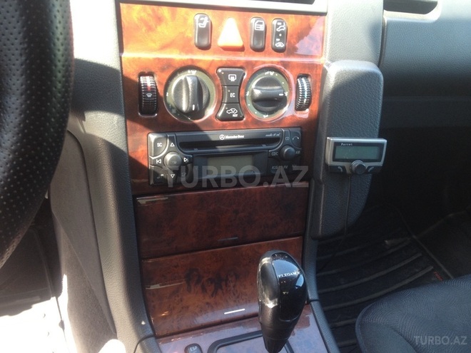 Mercedes E 220 2000, 258,700 km - 2.2 l - Sumqayıt