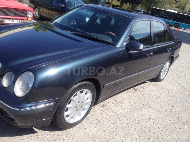 Mercedes E 220 2000, 258,700 km - 2.2 l - Sumqayıt