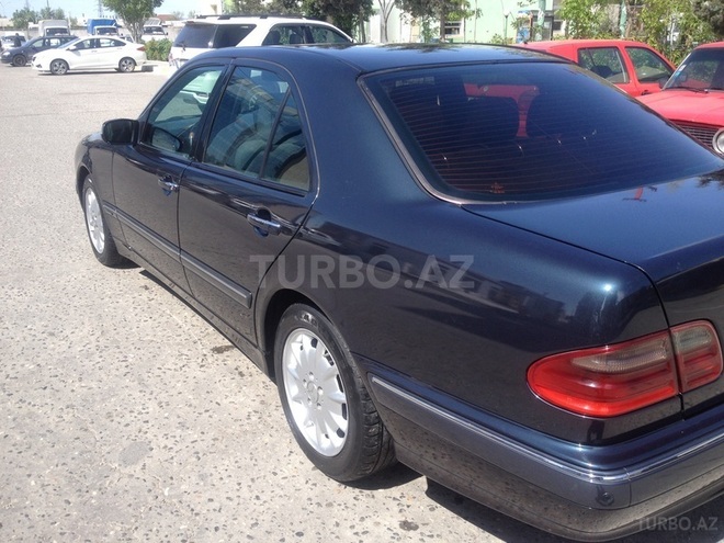 Mercedes E 220 2000, 258,700 km - 2.2 l - Sumqayıt