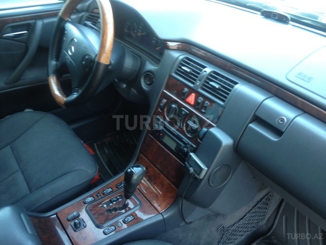 Mercedes E 220 2000, 258,700 km - 2.2 l - Sumqayıt