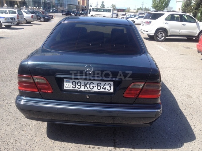 Mercedes E 220 2000, 258,700 km - 2.2 l - Sumqayıt