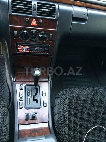 Mercedes E 300 1997, 446,000 km - 0.3 l - Bakı