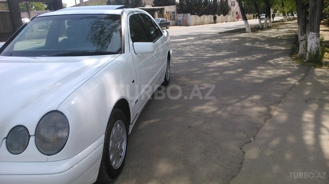Mercedes E 220 1997, 425,000 km - 2.2 л - Sumqayıt