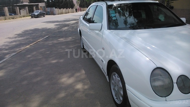 Mercedes E 220 1997, 425,000 km - 2.2 л - Sumqayıt