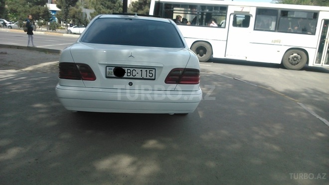 Mercedes E 220 1997, 425,000 km - 2.2 л - Sumqayıt