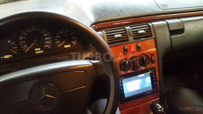 Mercedes E 230 1997, 270,000 km - 2.3 л - Bakı