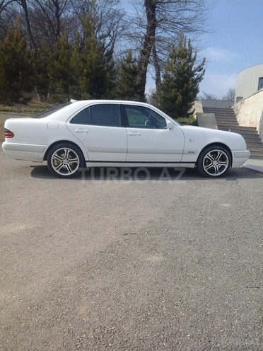 Mercedes E 240 1998, 353,000 km - 2.4 l - Qusar