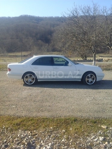 Mercedes E 240 1998, 353,000 km - 2.4 l - Qusar