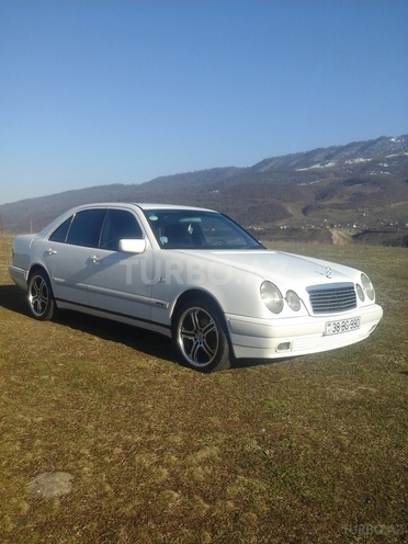 Mercedes E 240 1998, 353,000 km - 2.4 l - Qusar