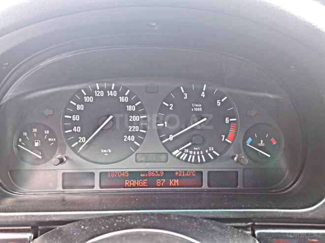 BMW 525 2001, 187,000 km - 2.5 l - Bakı