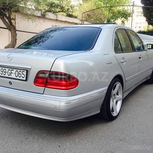 Mercedes E 240 2000, 249,000 km - 2.6 l - Bakı