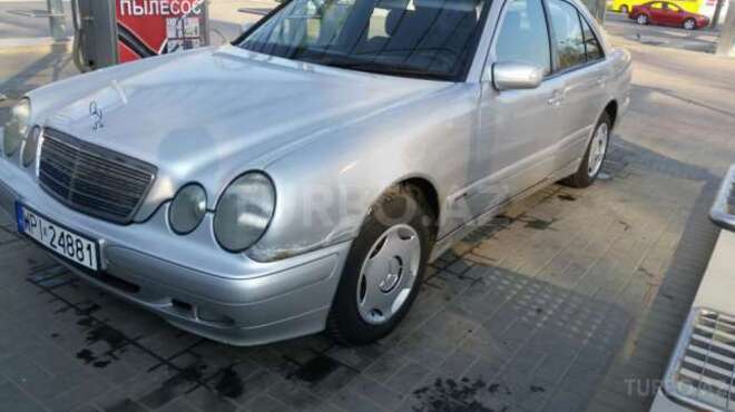 Mercedes E 220 1999, 111,000 km - 2.2 l - Şəki