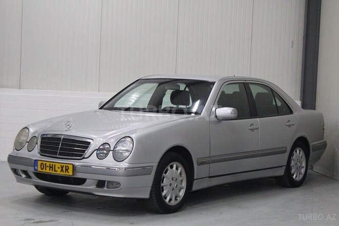 Mercedes E 220 1999, 111,000 km - 2.2 l - Şəki