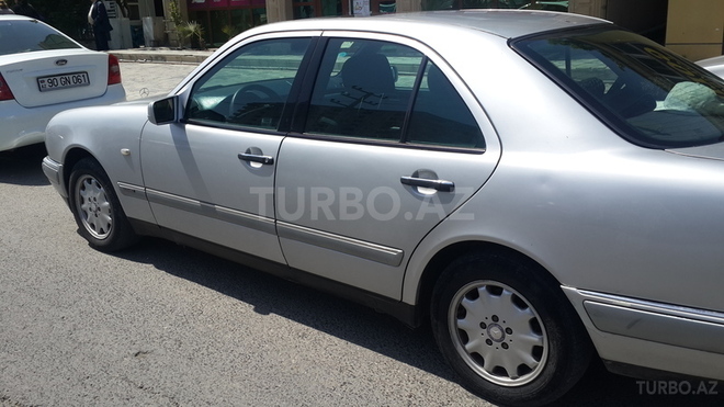 Mercedes E 240 1998, 277,000 km - 2.6 l - Xırdalan