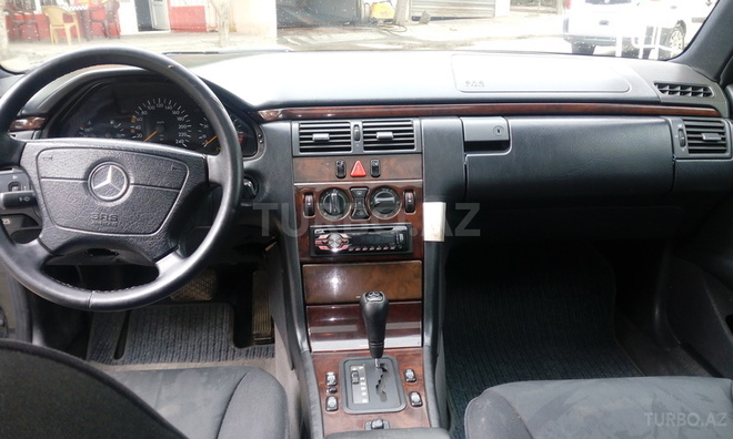 Mercedes E 230 1996, 330,000 km - 2.3 l - Bakı