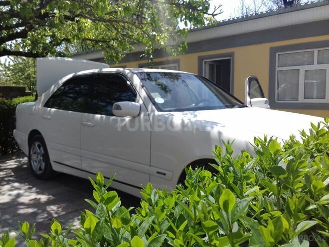Mercedes E 220 2000, 255,000 km - 0.2 л - Qusar