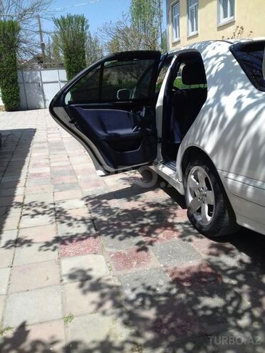 Mercedes E 220 2000, 255,000 km - 0.2 л - Qusar