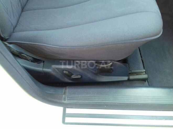 Mercedes E 220 2000, 255,000 km - 0.2 л - Qusar