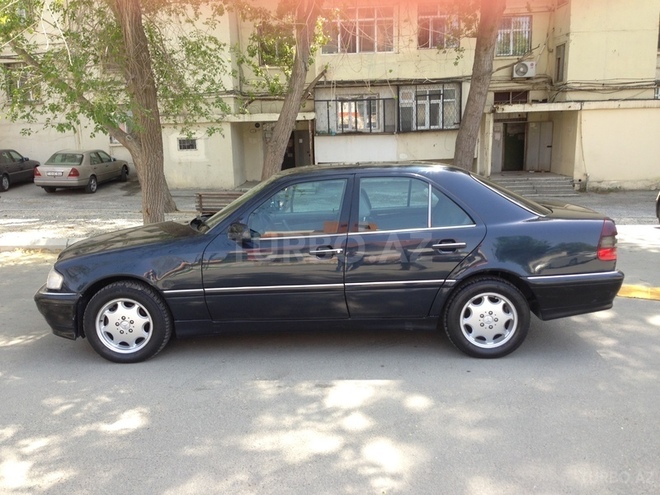 Mercedes C 230 1997, 261,000 km - 2.3 l - Bakı