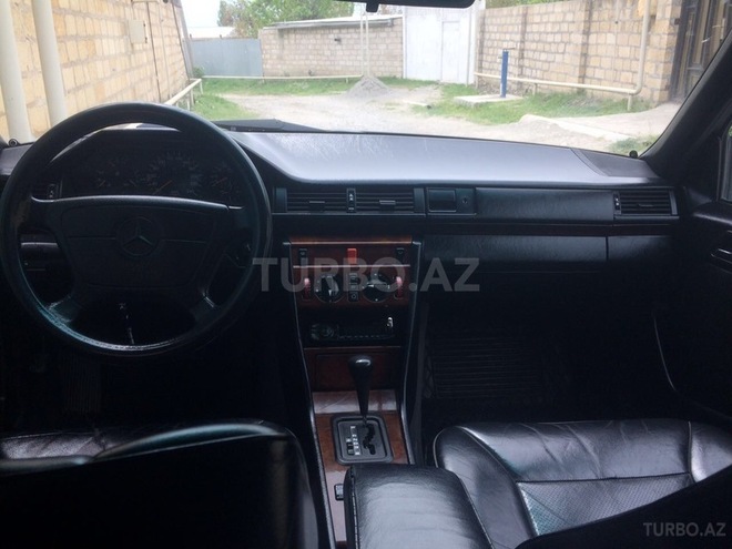 Mercedes E 220 1993, 312,000 km - 2.2 l - Ağsu