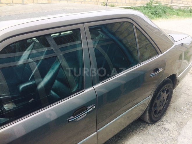 Mercedes E 220 1993, 312,000 km - 2.2 l - Ağsu