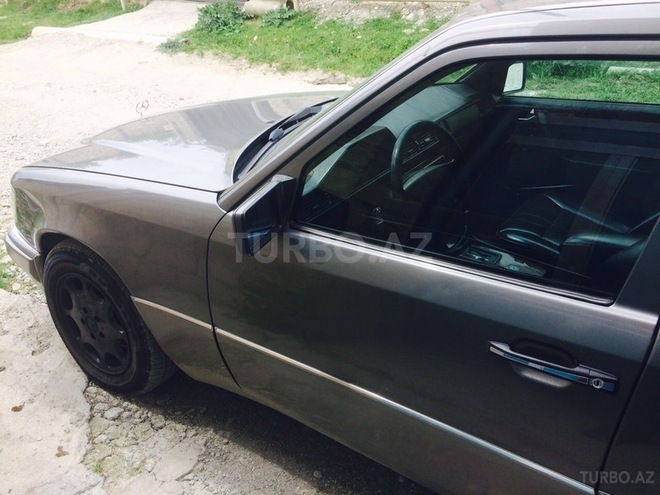 Mercedes E 220 1993, 312,000 km - 2.2 l - Ağsu