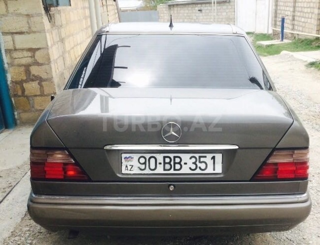 Mercedes E 220 1993, 312,000 km - 2.2 l - Ağsu