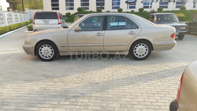 Mercedes E 240 2000, 300,000 km - 2.4 l - Bakı