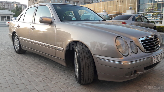 Mercedes E 240 2000, 300,000 km - 2.4 l - Bakı