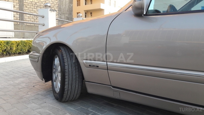Mercedes E 240 2000, 300,000 km - 2.4 l - Bakı