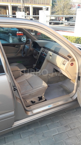 Mercedes E 240 2000, 300,000 km - 2.4 l - Bakı