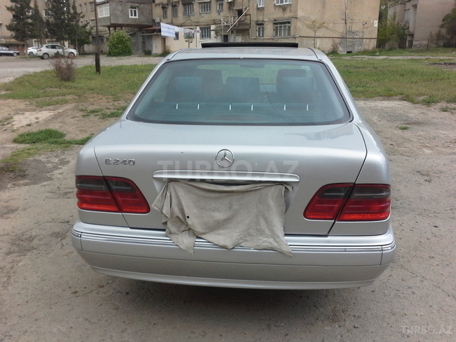 Mercedes E 240 1999, 277,000 km - 2.4 l - Gəncə