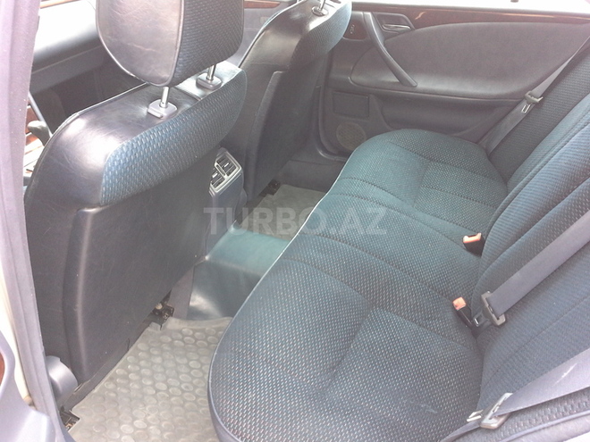 Mercedes E 240 1999, 277,000 km - 2.4 l - Gəncə
