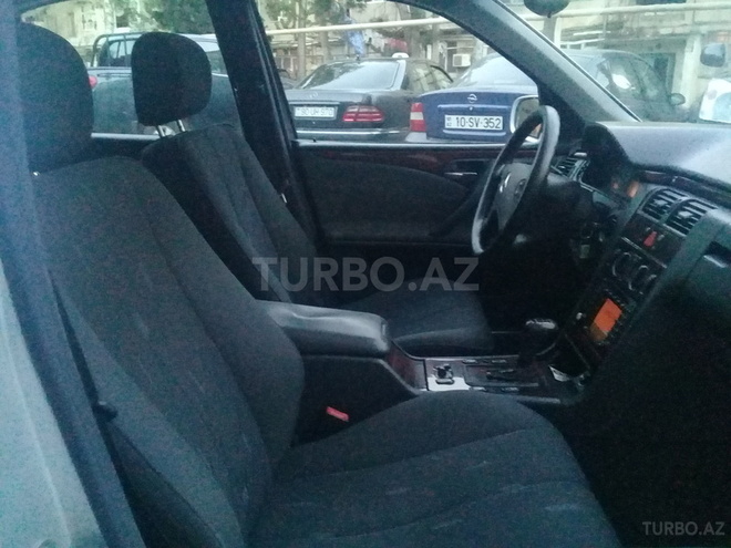 Mercedes E 220 1999, 352,000 km - 2.2 l - Bakı