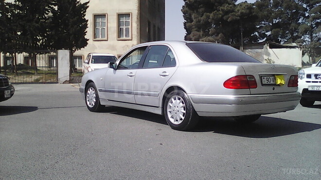 Mercedes E 240 1998, 286,000 km - 2.4 l - Bakı