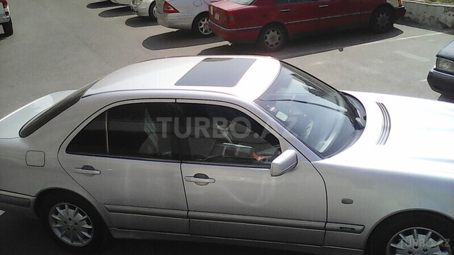 Mercedes E 240 1998, 286,000 km - 2.4 l - Bakı