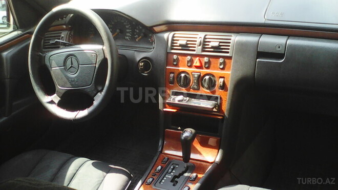 Mercedes E 240 1998, 286,000 km - 2.4 l - Bakı